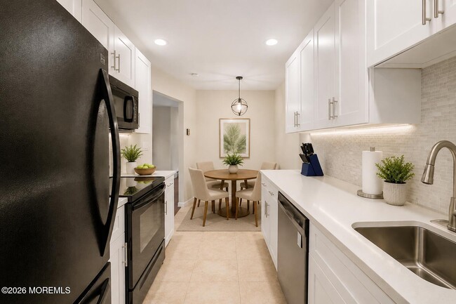 Building Photo - 125 Amberly Dr
