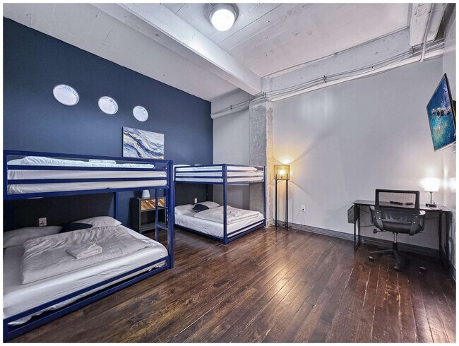 Building Photo - 555 Evergreen St