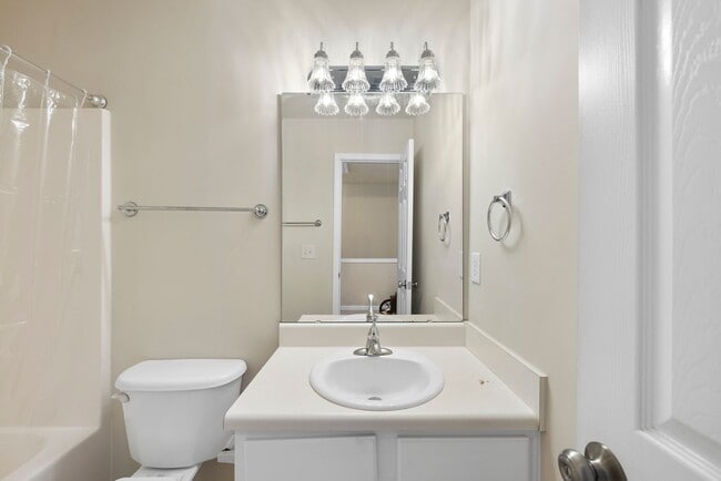 Building Photo - %16 Walnut Woods DR