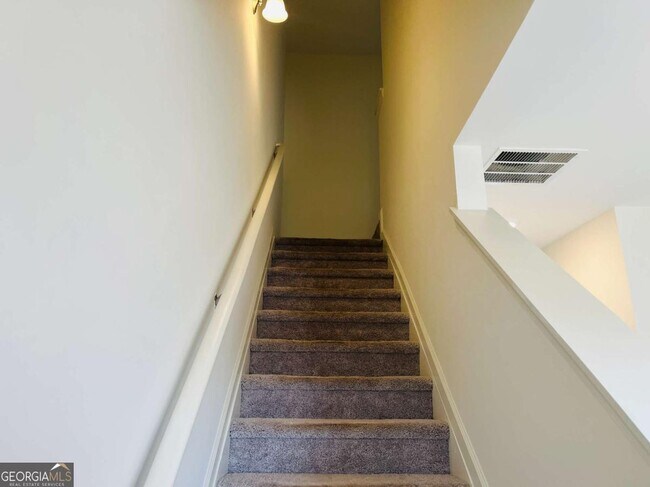 Building Photo - 404 Union Station St