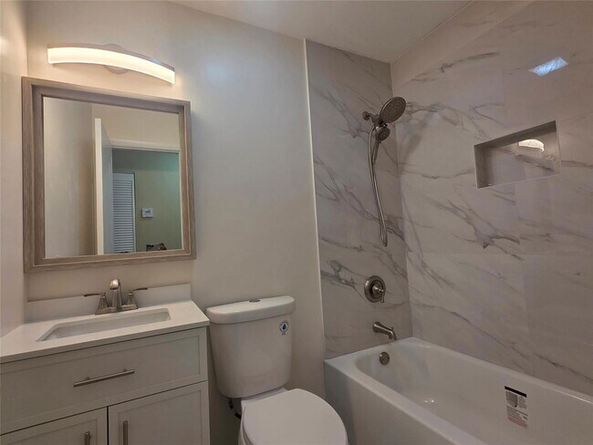 Building Photo - 309 NE 169th St