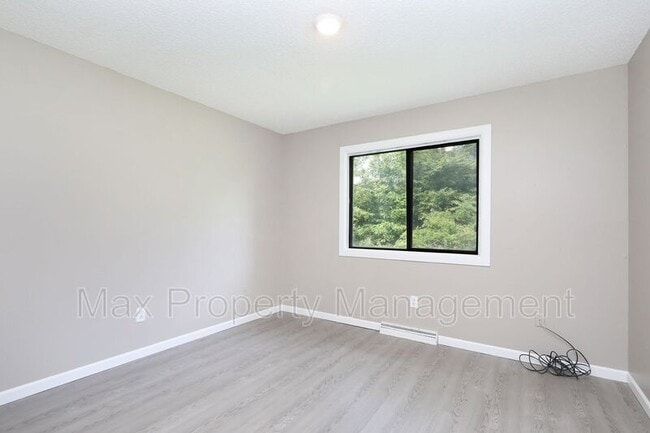 Building Photo - 1522 E 16th St