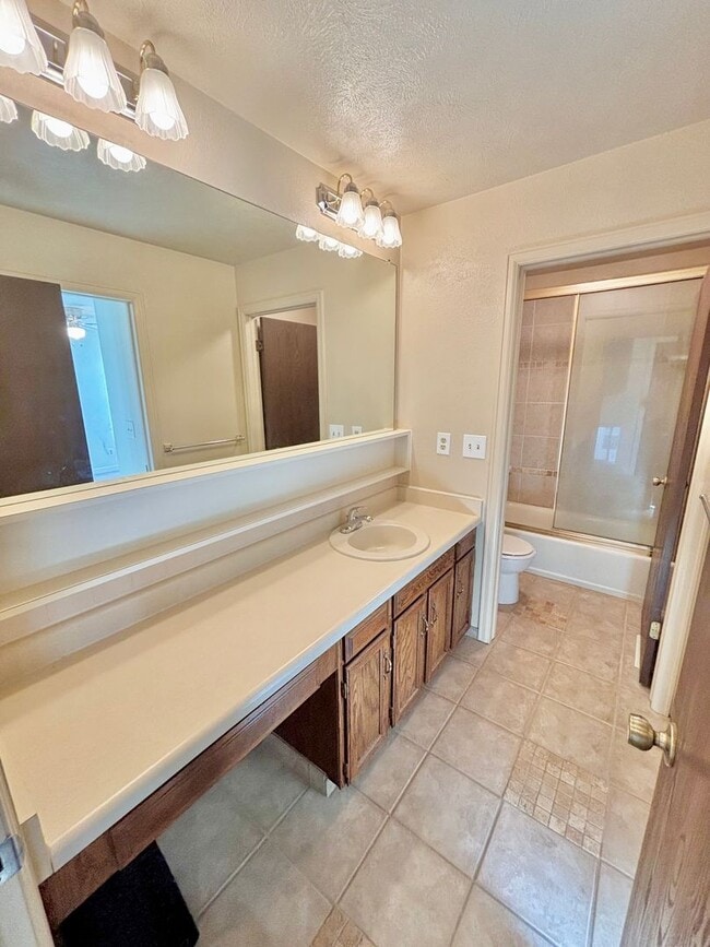 Building Photo - Beautiful 3-Bedroom Home Near Ken Caryl, Parks & Schools!!Available Now!!