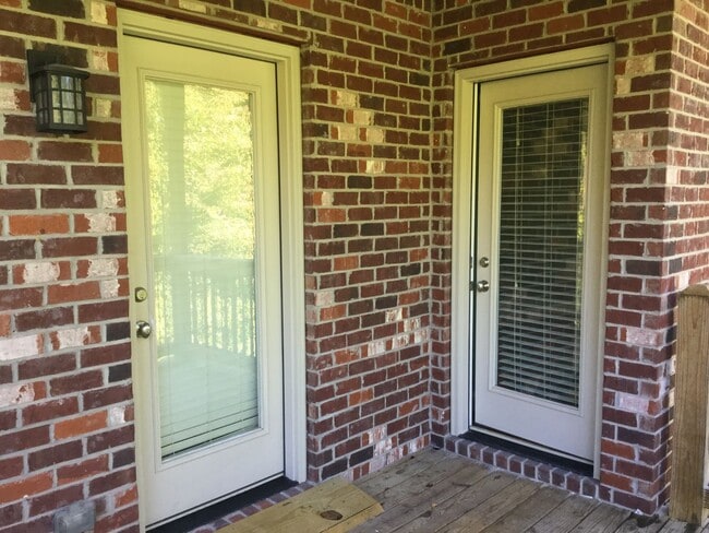 Building Photo - Spacious 2 Bedroom, 2 Bath Condo with Garage in the Heart of Middletown!