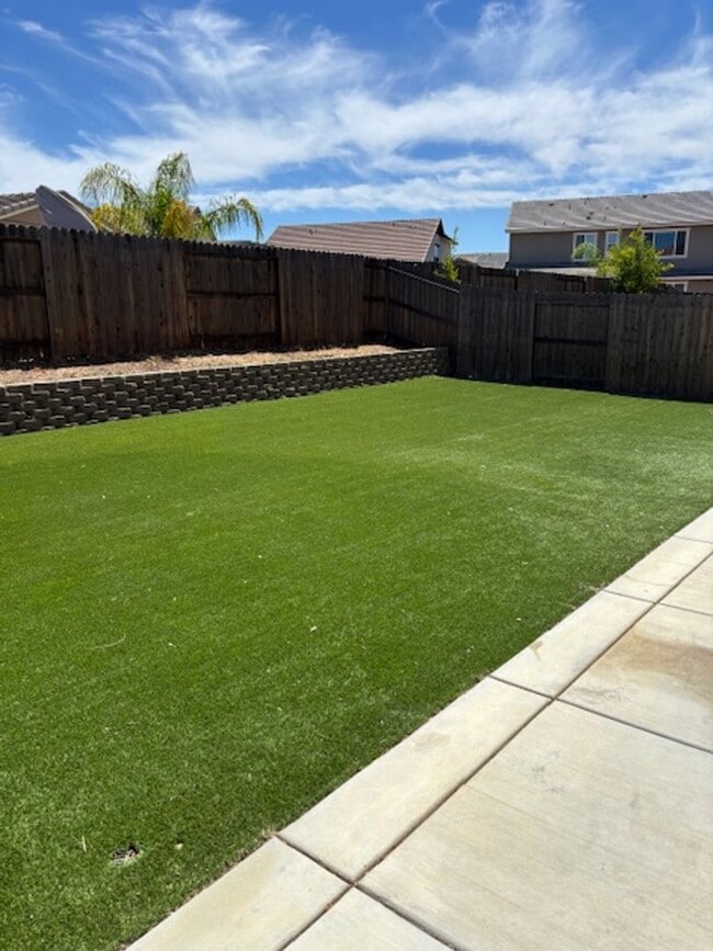 Building Photo - Newer Home with Owned Solar and 4 Bedrooms...