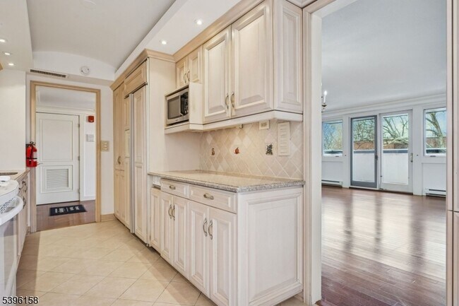 Building Photo - 1 Euclid Ave