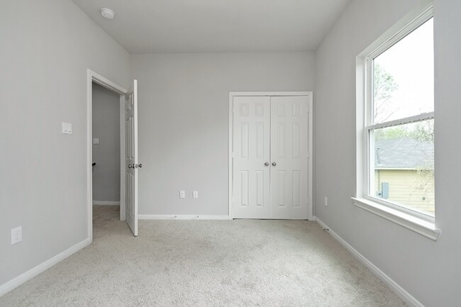 Building Photo - 1043 Marcolin St