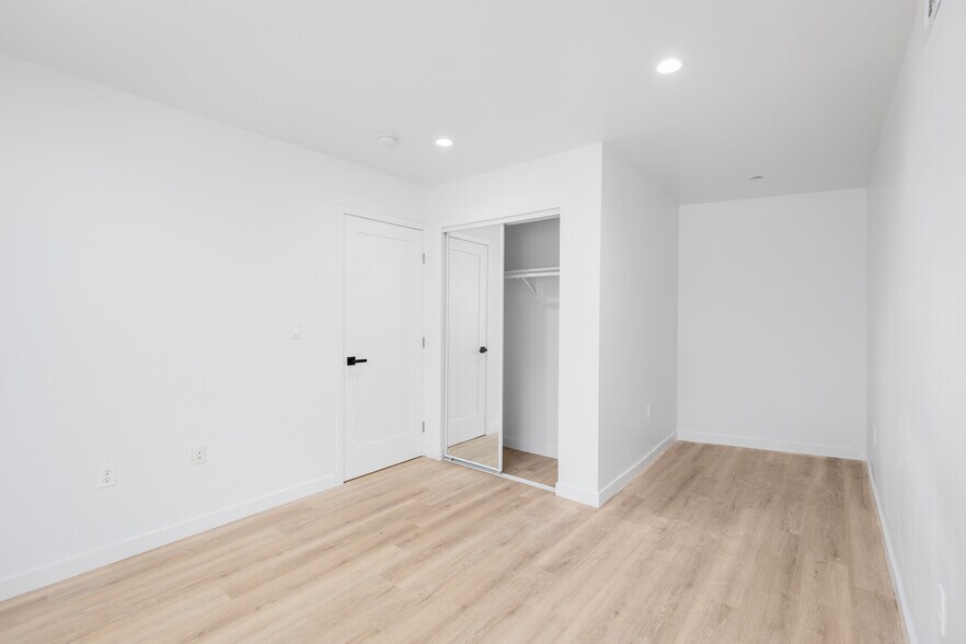 Building Photo - 1416 S Orange Dr