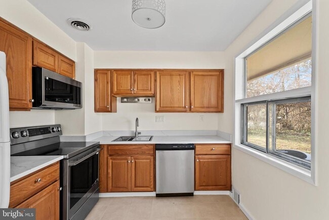 Building Photo - 4512 Lark Ln