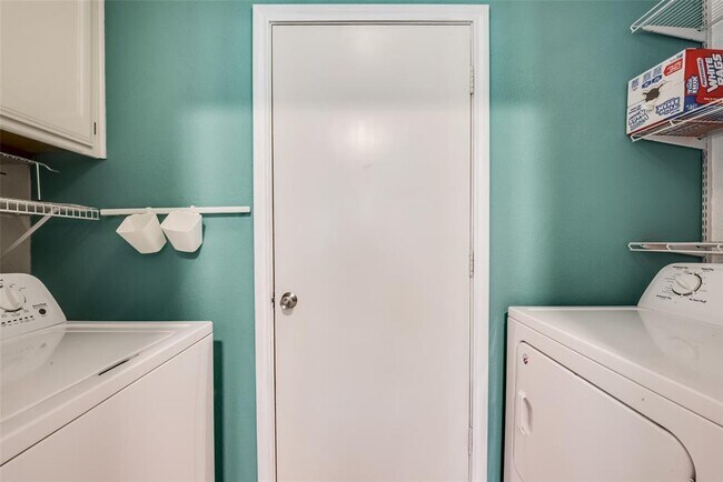 Building Photo - 617 Main St