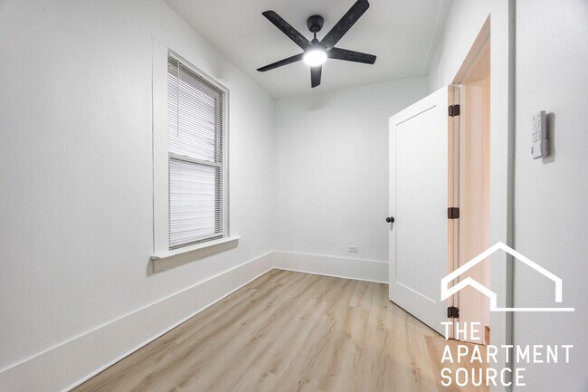 Building Photo - 2301 N Leavitt St