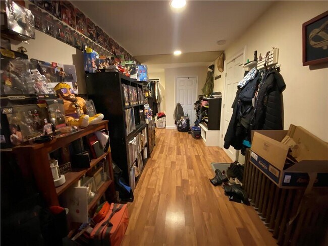 Building Photo - 16 Clearview Ave