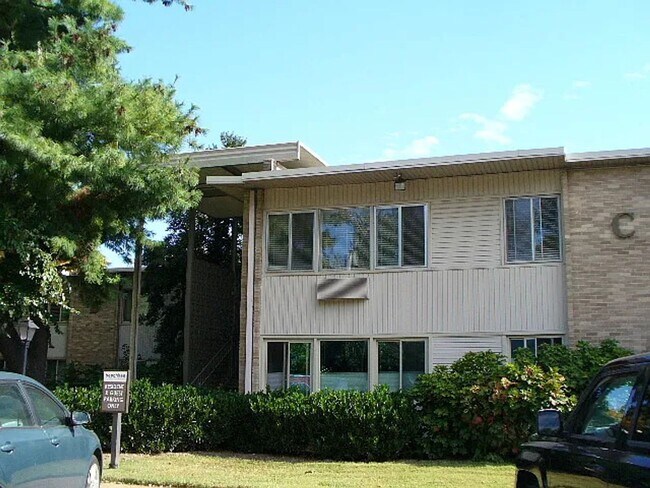 Building Photo - Cozy 1-Bedroom Apartment in the Heart of East Nashville