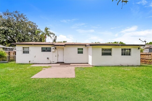 Building Photo - 221 N 65th Way