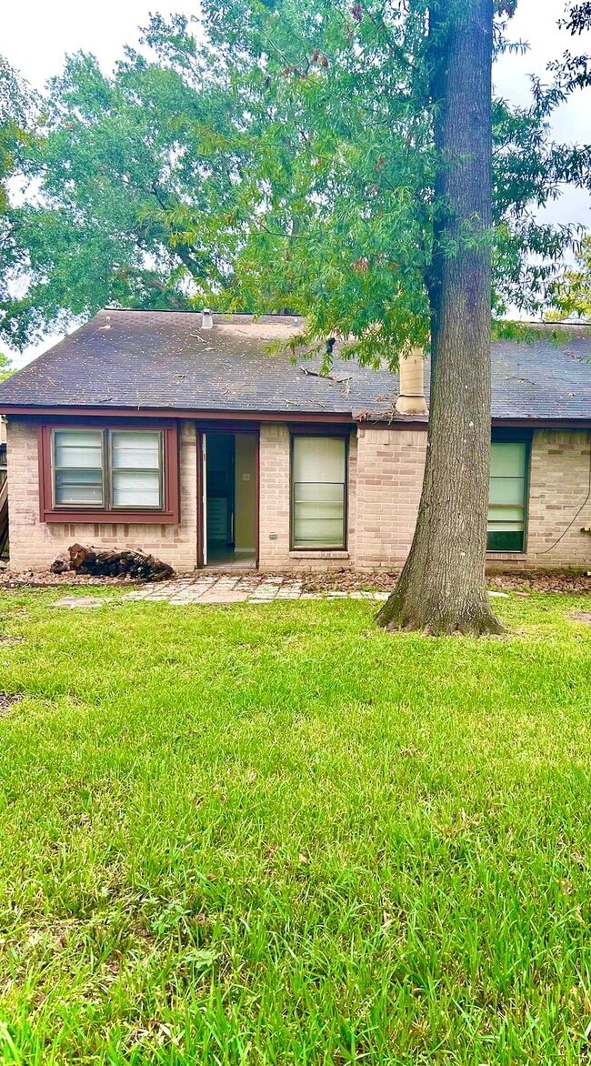 Building Photo - 23811 Firegate Dr