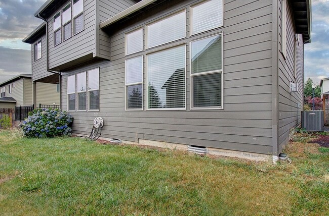 Building Photo - STUNNING CAMAS NORTH HILLS 4 BR, 3.5 BATH HOME~ CAMAS SCHOOLS~ PET FRIENDLY!