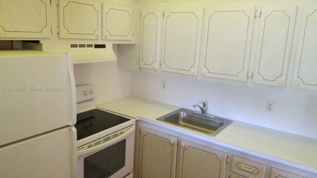 Building Photo - 134 Windsor G