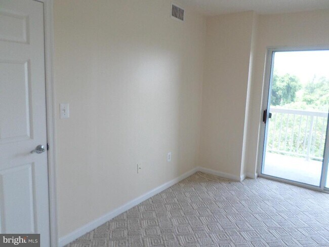 Building Photo - 3101 N Hampton Dr