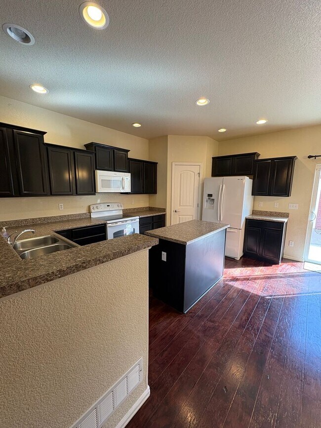 Building Photo - 3 Bedroom 2.5 Bath Townhome  with AC in Lorson Ranch