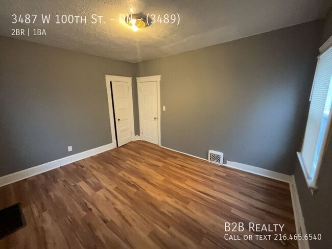 Building Photo - Spacious Two-Bedroom Unit in a Charming Mu...