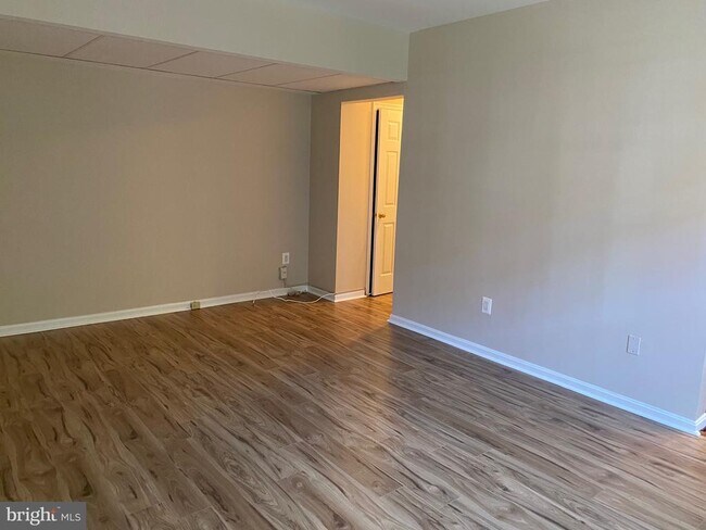 Building Photo - 1805 Key Blvd