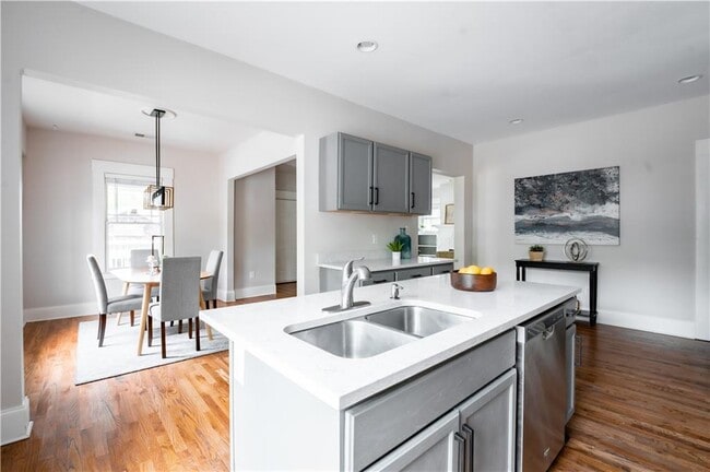 Building Photo - 875 Oakhill Ave SW