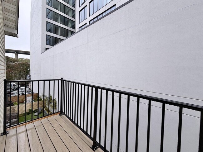 Building Photo - 378 7th St