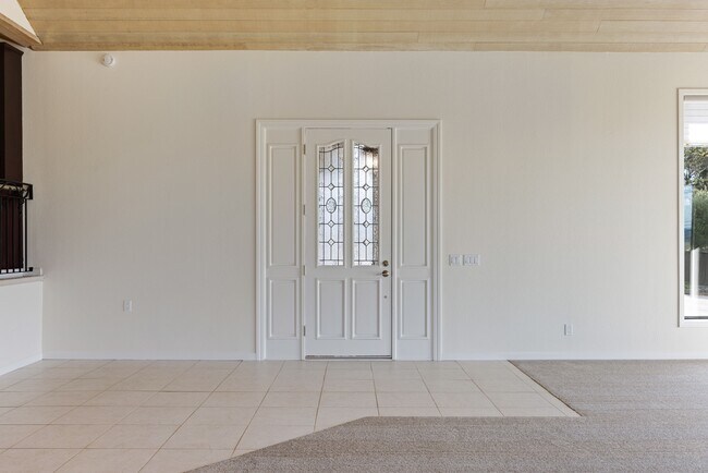 Building Photo - 9168 Eastside Rd