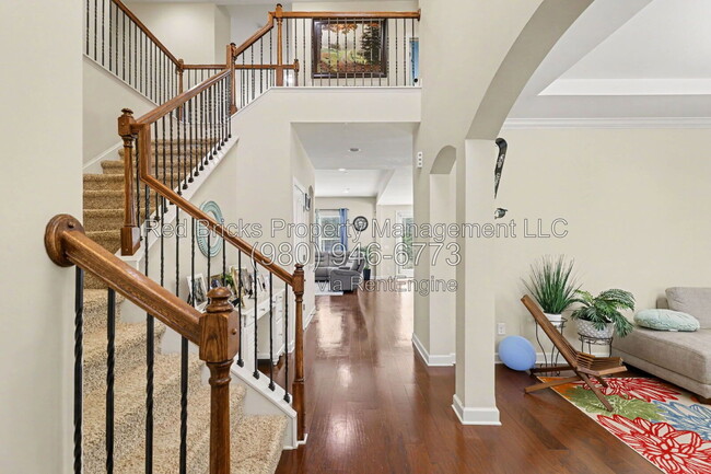 Building Photo - 747 Coralbell Way