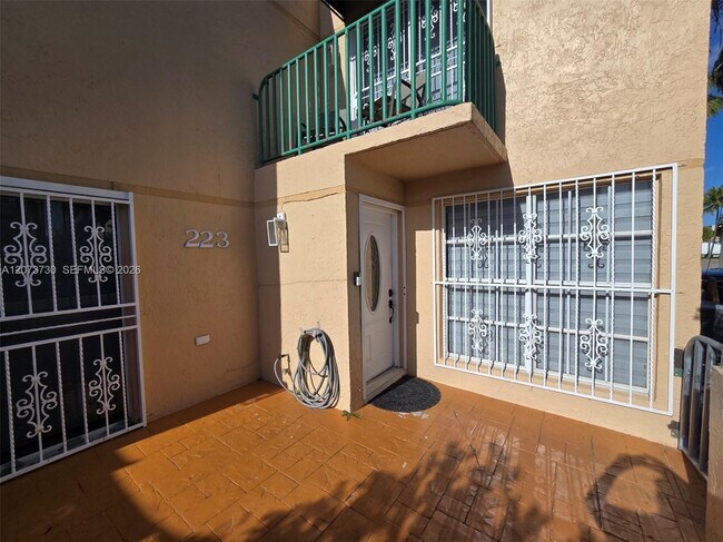 Building Photo - 12025 SW 19th Ln