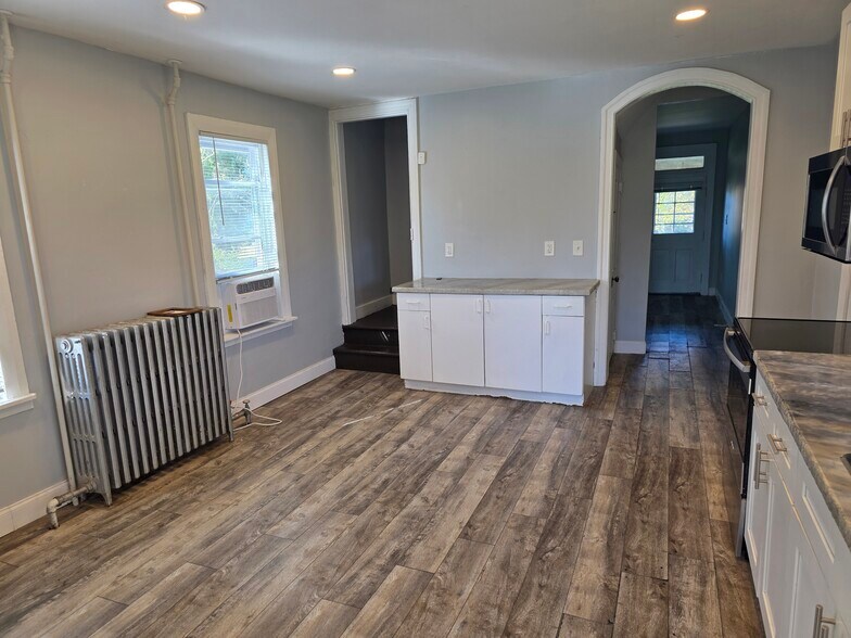 Building Photo - 2215 N Main St