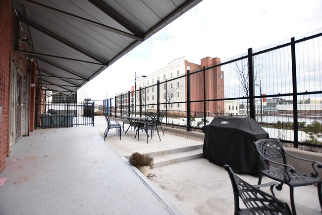 Building Photo - Stunning  2 Bedroom Loft @ Piedmont Leaf Lofts in Innovation Quarter!