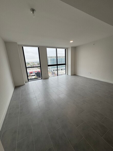 Building Photo - 122 NE 23rd St