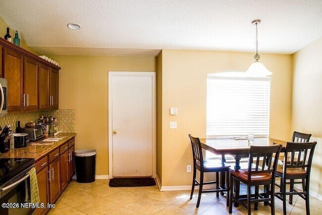 Building Photo - 11542 Wandering Pines Trail W