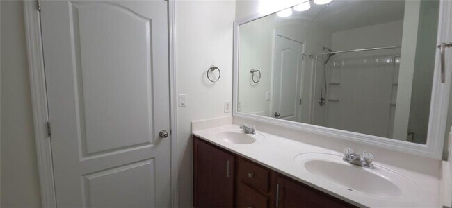 Building Photo - 561 Woodland Park Terrace