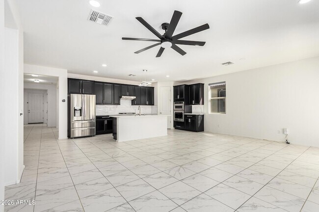 Building Photo - 665 E Rojo Way