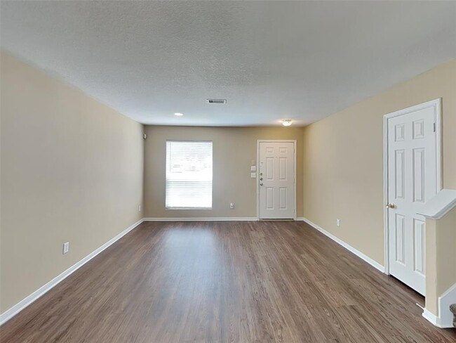 Building Photo - 3642 Apple Dale Dr