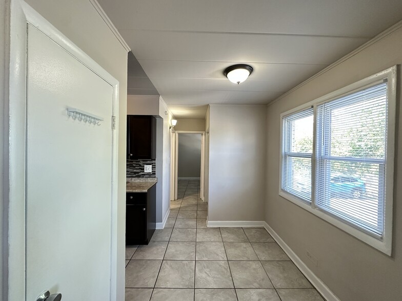 Building Photo - 3820 25th Ave