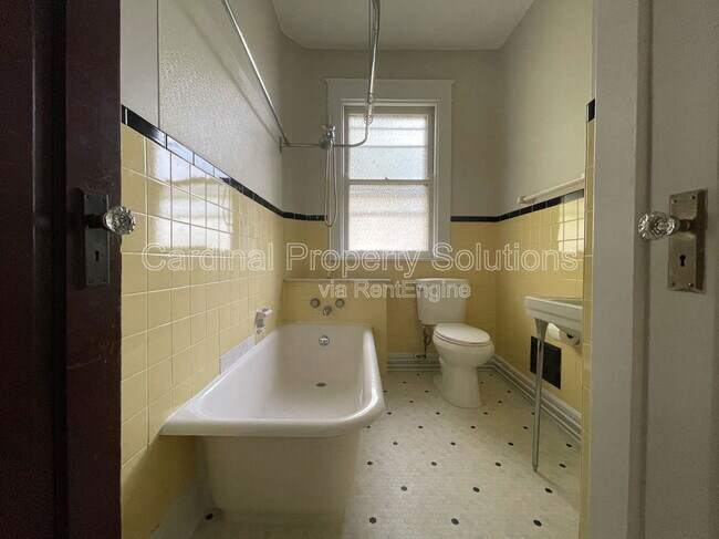 Building Photo - 2710 Ruberg Ave