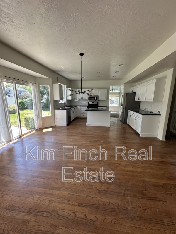 Building Photo - 9820 Deep Creek Dr