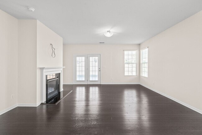 Building Photo - 3 Bedroom Home in Belmont!