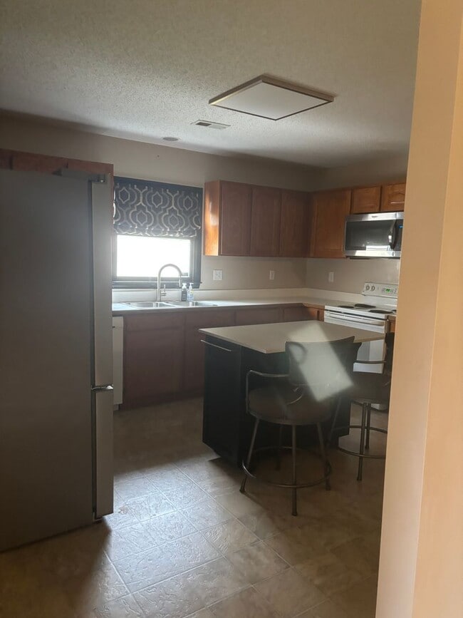 Building Photo - 2 Bedroom Salisbury Home