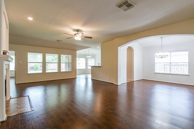 Building Photo - 2318 Appian Way