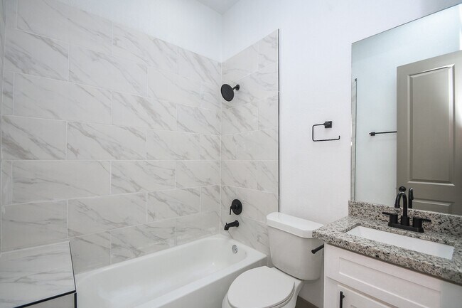 Building Photo - 5901 Crest Ct