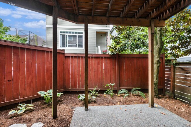 Building Photo - 3Bd/2.5Ba Seattle Home