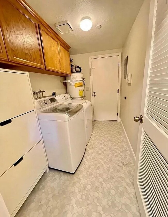 Building Photo - 959 La Mesa Terrace