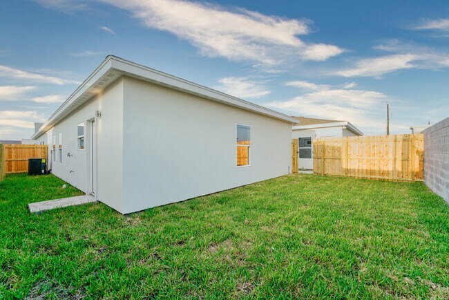 Building Photo - 3708 La Vista Ave