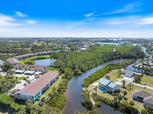 Building Photo - 841 Waterside Dr