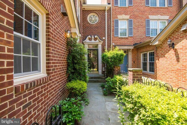 Building Photo - 4004 Highwood Ct NW