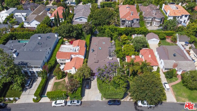 Building Photo - 215 S Medio Dr